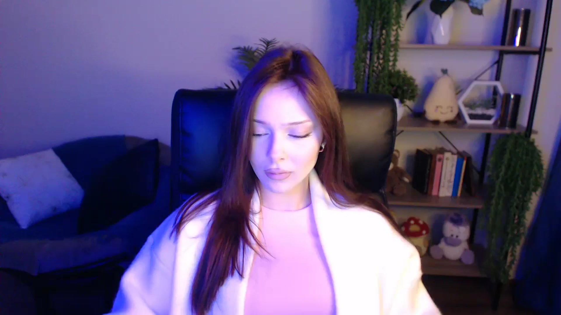 Gallery image thumbnail from KateManelli's myfreecams stream on, 04/14/2025, 12:08 image 13 of 20