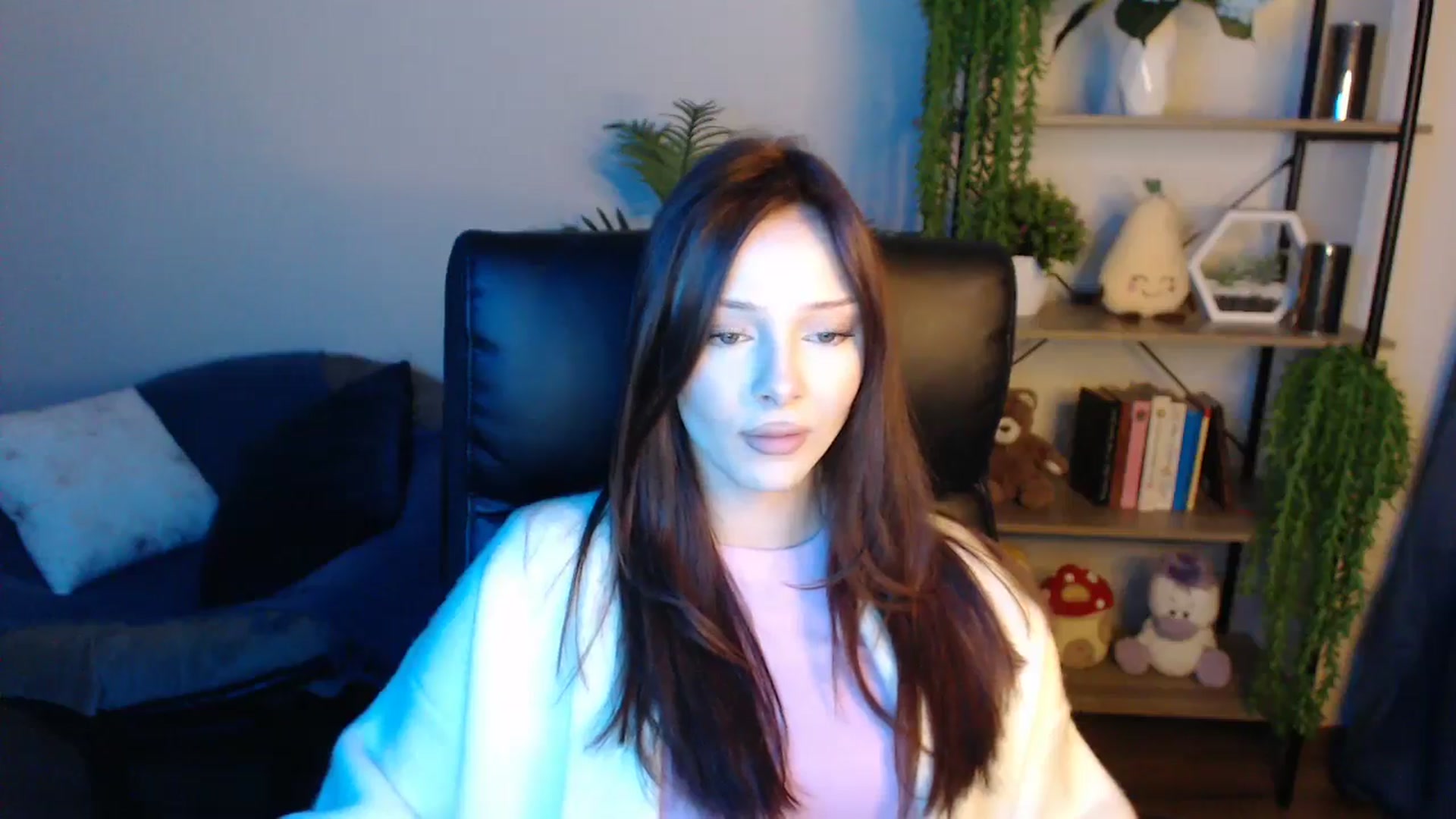 Gallery image thumbnail from KateManelli's myfreecams stream on, 04/14/2025, 13:54 image 15 of 20