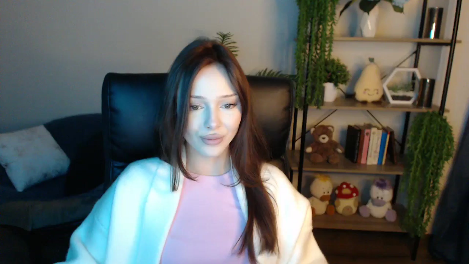 Gallery image thumbnail from KateManelli's myfreecams stream on, 04/14/2025, 13:54 image 7 of 20