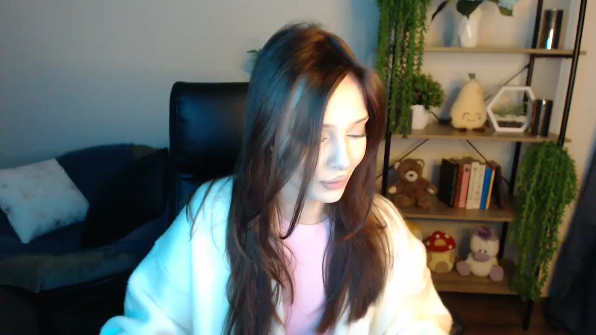 Gallery image thumbnail from KateManelli's myfreecams stream on, 04/14/2025, 13:54 image 11 of 20