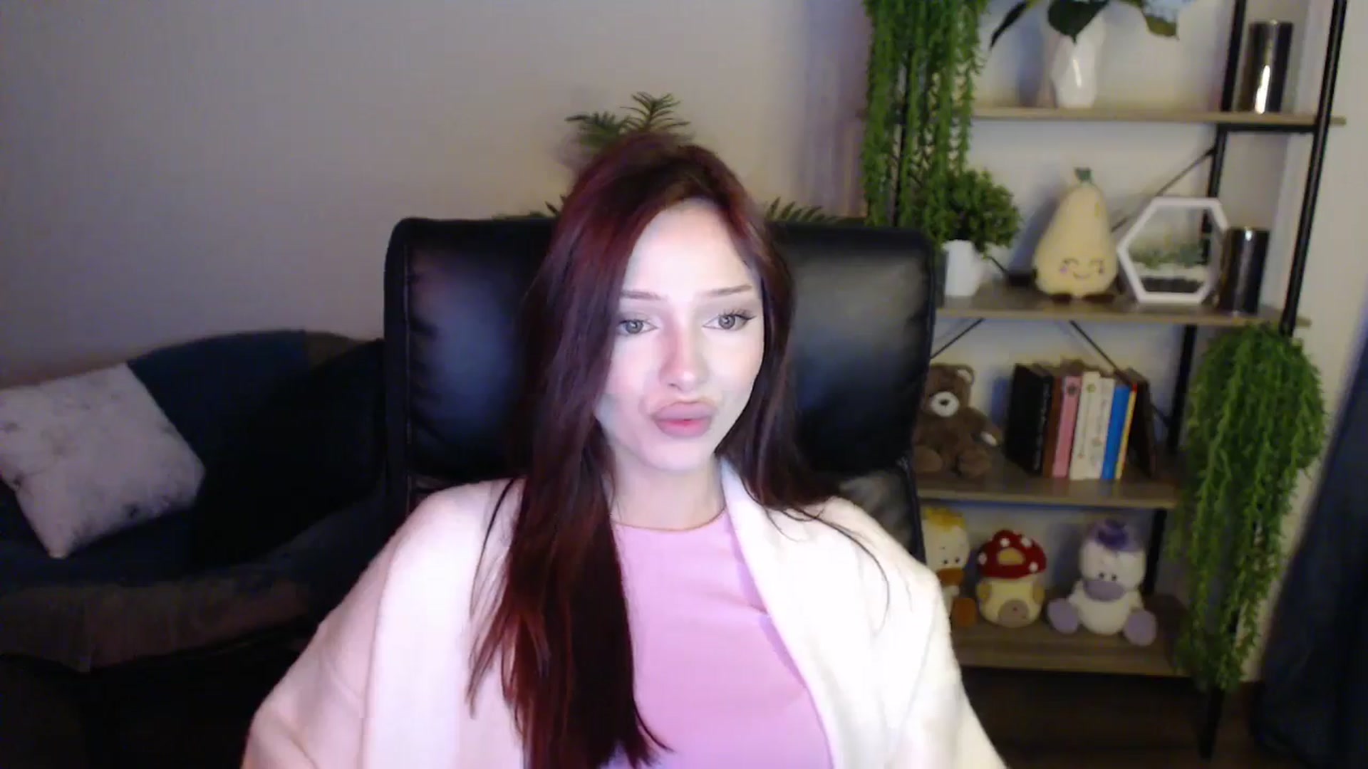 Gallery image thumbnail from KateManelli's myfreecams stream on, 04/14/2025, 13:54 image 2 of 20