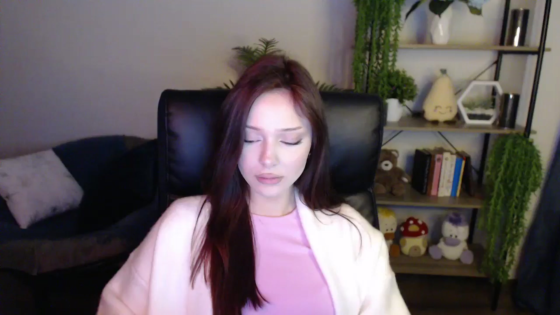 Gallery image thumbnail from KateManelli's myfreecams stream on, 04/14/2025, 13:54 image 1 of 20