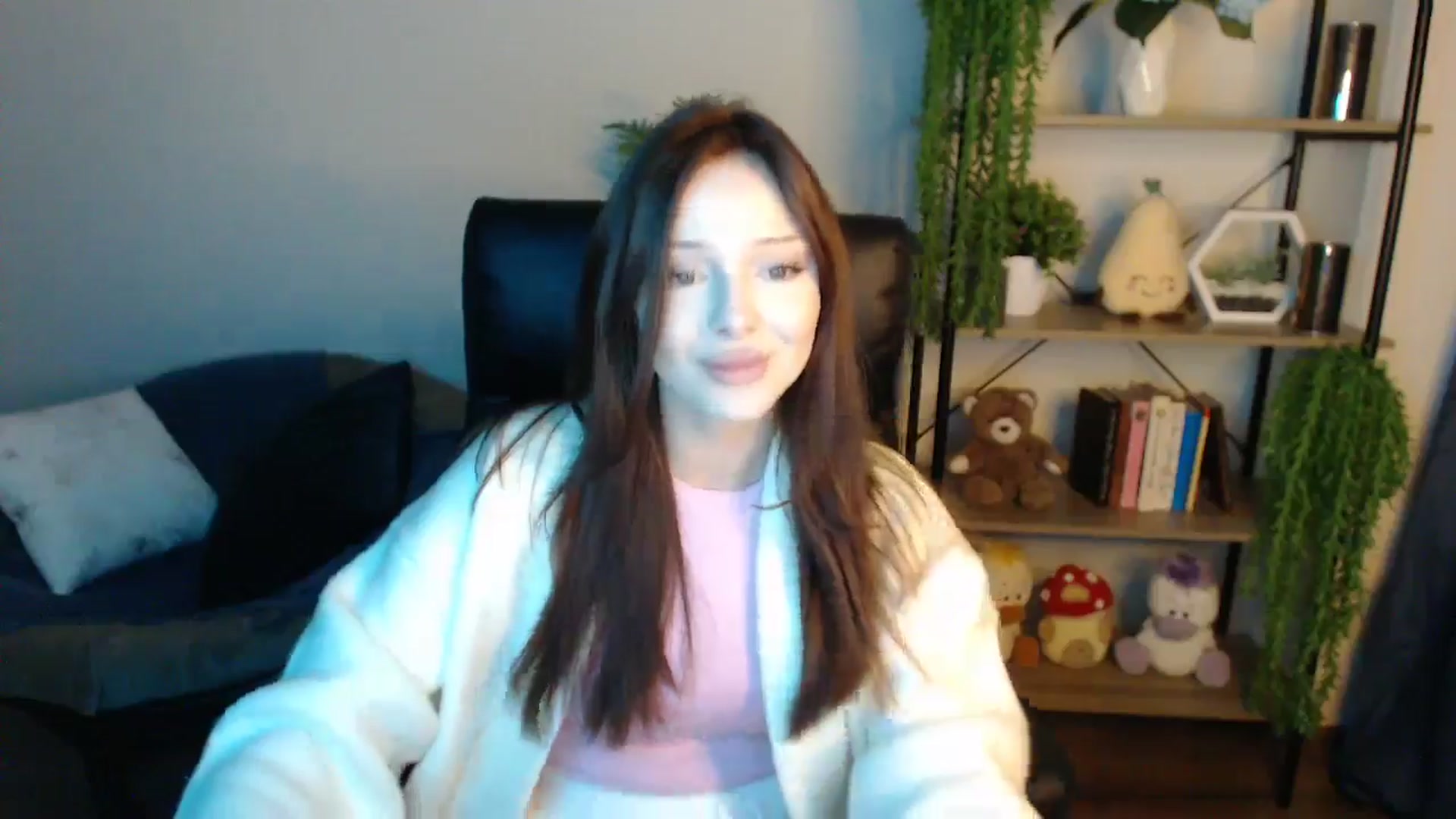 Gallery image thumbnail from KateManelli's myfreecams stream on, 04/14/2025, 13:54 image 10 of 20