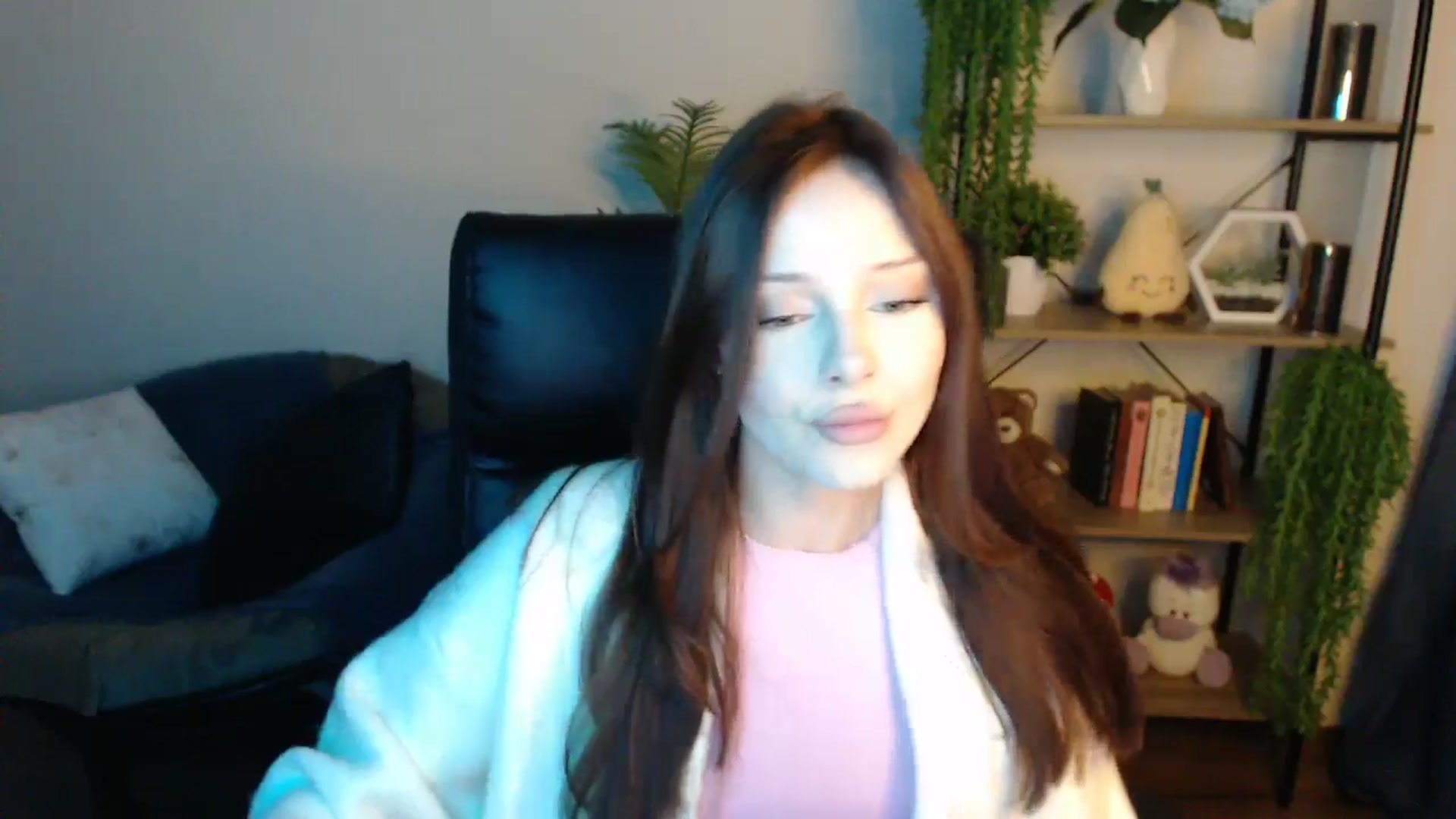 Gallery image thumbnail from KateManelli's myfreecams stream on, 04/14/2025, 13:54 image 12 of 20