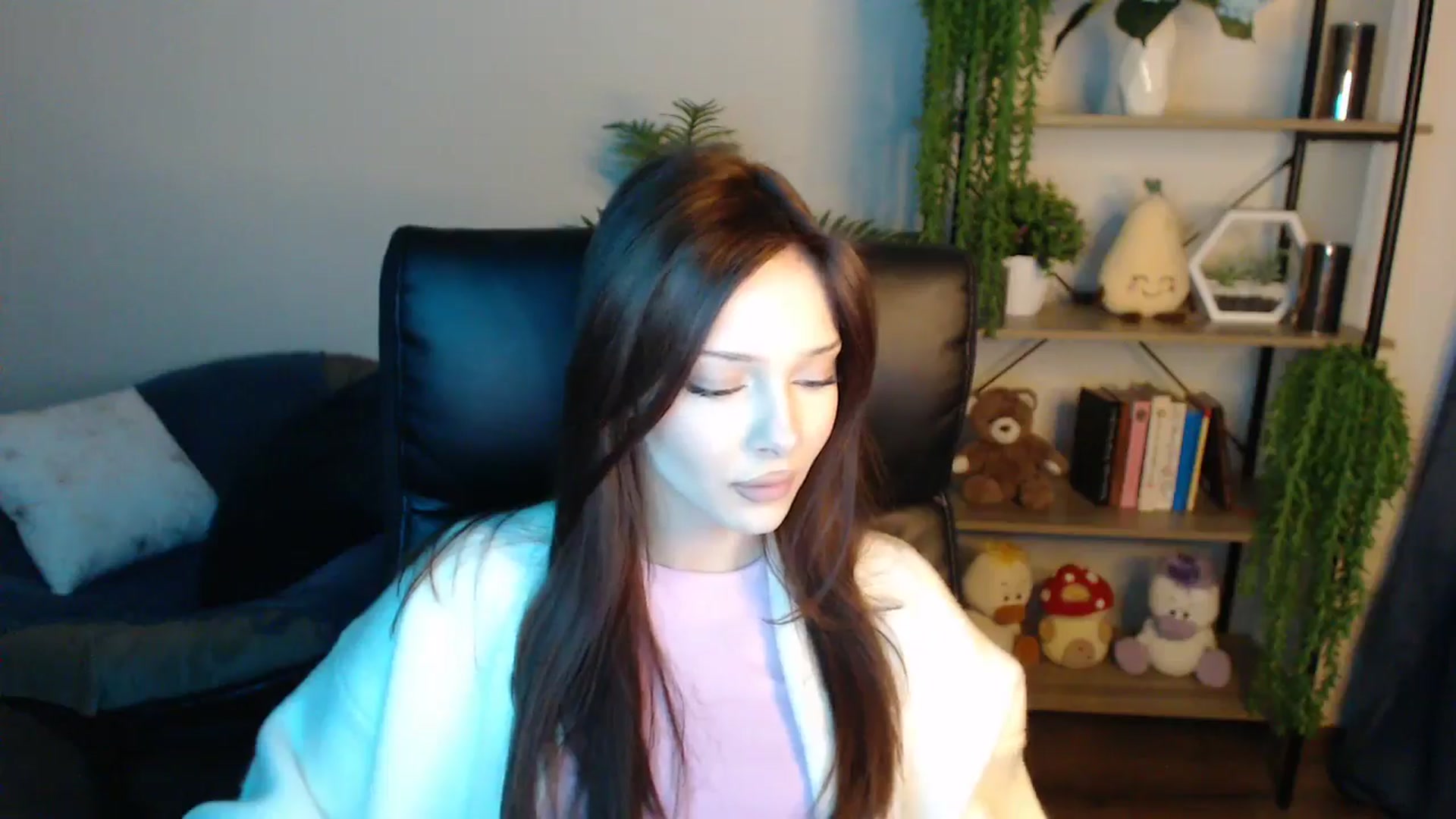 Gallery image thumbnail from KateManelli's myfreecams stream on, 04/14/2025, 13:54 image 9 of 20