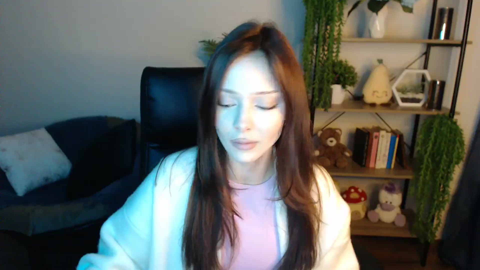 Gallery image thumbnail from KateManelli's myfreecams stream on, 04/14/2025, 13:54 image 14 of 20