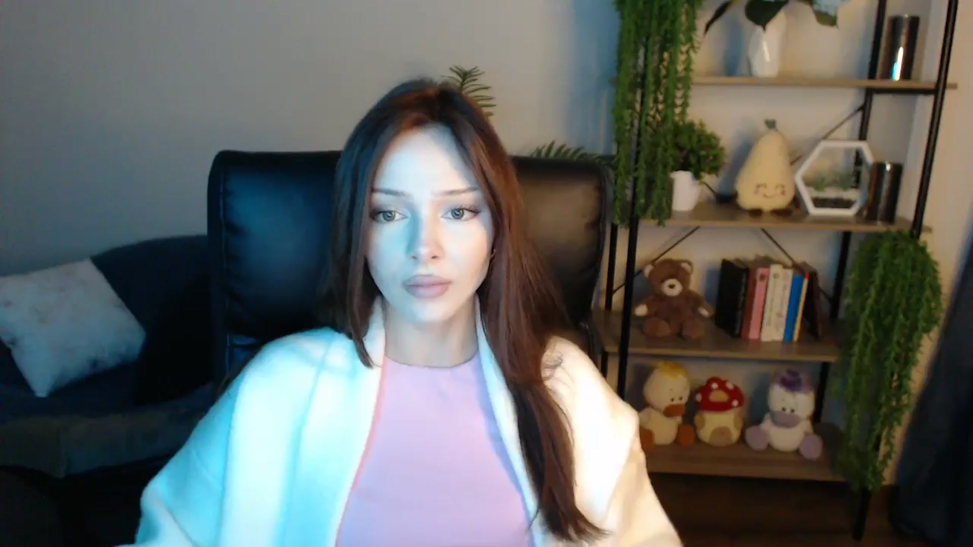 Gallery image thumbnail from KateManelli's myfreecams stream on, 04/14/2025, 13:54 image 6 of 20