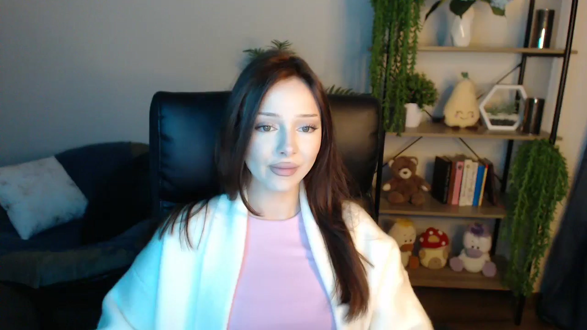 Gallery image thumbnail from KateManelli's myfreecams stream on, 04/14/2025, 13:54 image 4 of 20