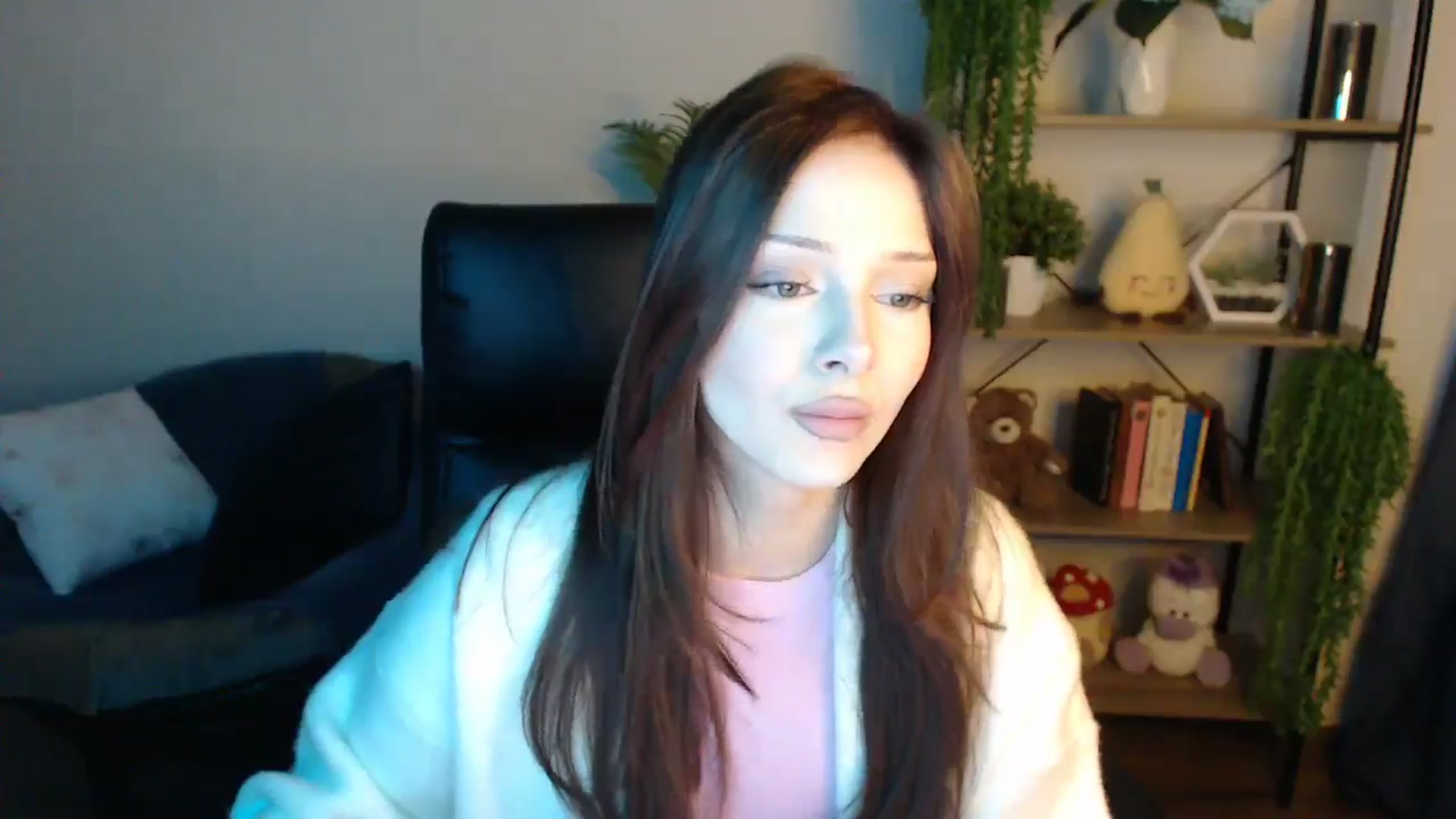Gallery image thumbnail from KateManelli's myfreecams stream on, 04/14/2025, 13:54 image 13 of 20