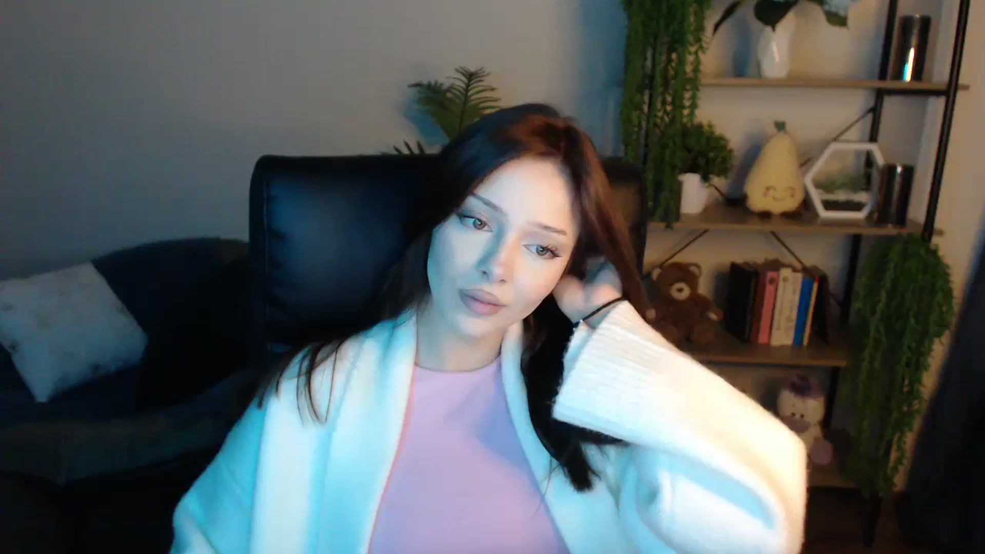 Gallery image thumbnail from KateManelli's myfreecams stream on, 04/14/2025, 13:54 image 5 of 20