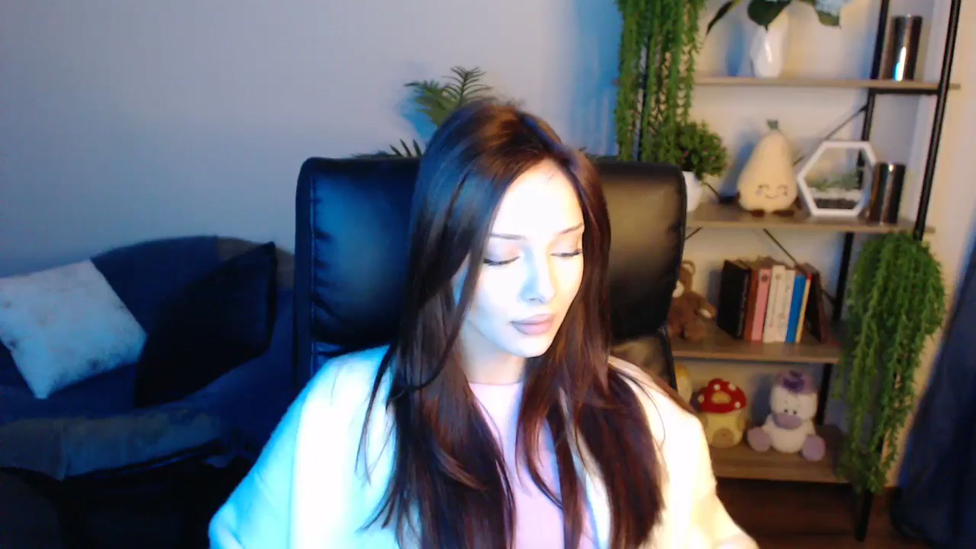 Gallery image thumbnail from KateManelli's myfreecams stream on, 04/14/2025, 13:54 image 16 of 20