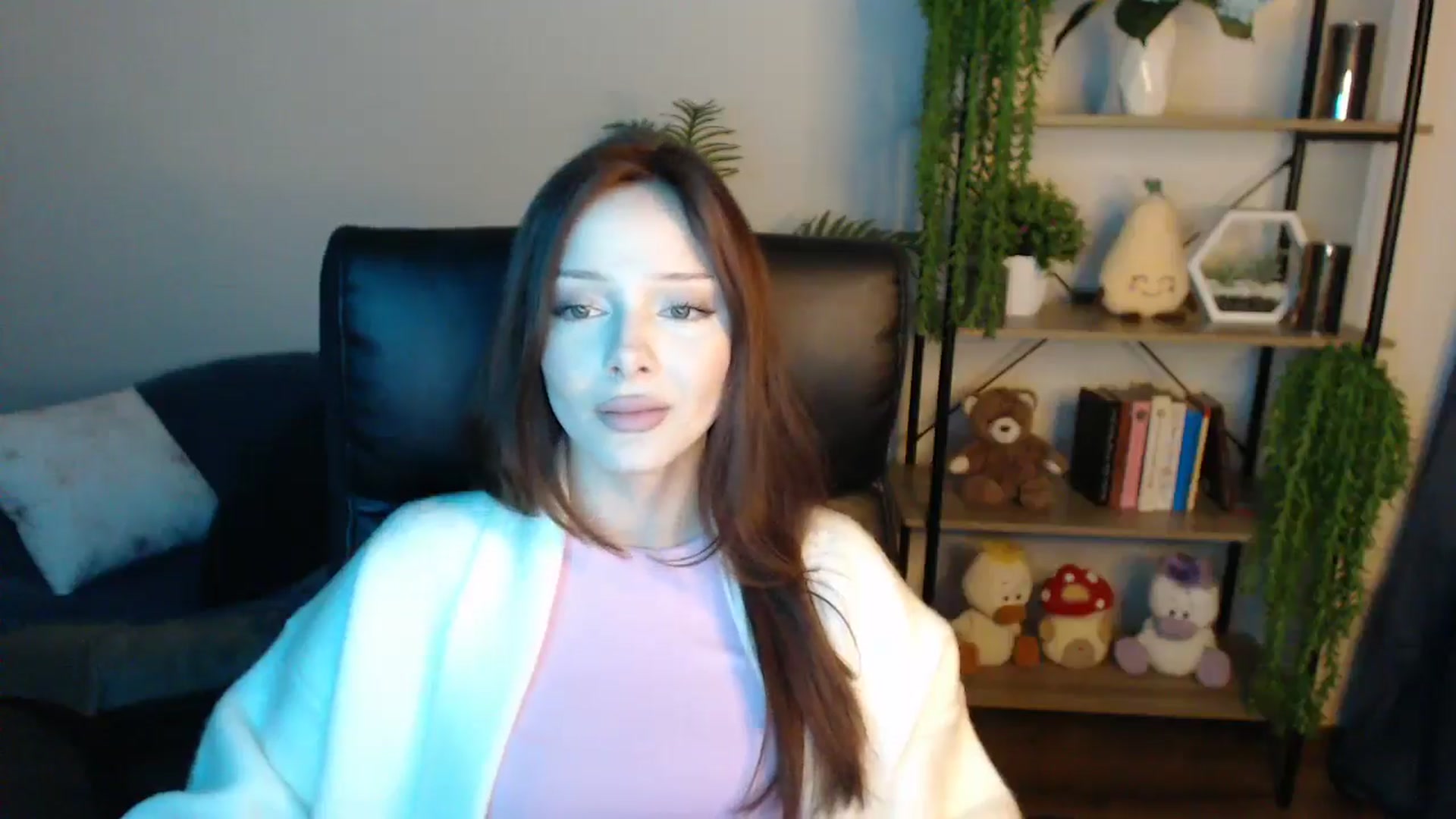 Gallery image thumbnail from KateManelli's myfreecams stream on, 04/14/2025, 13:54 image 8 of 20