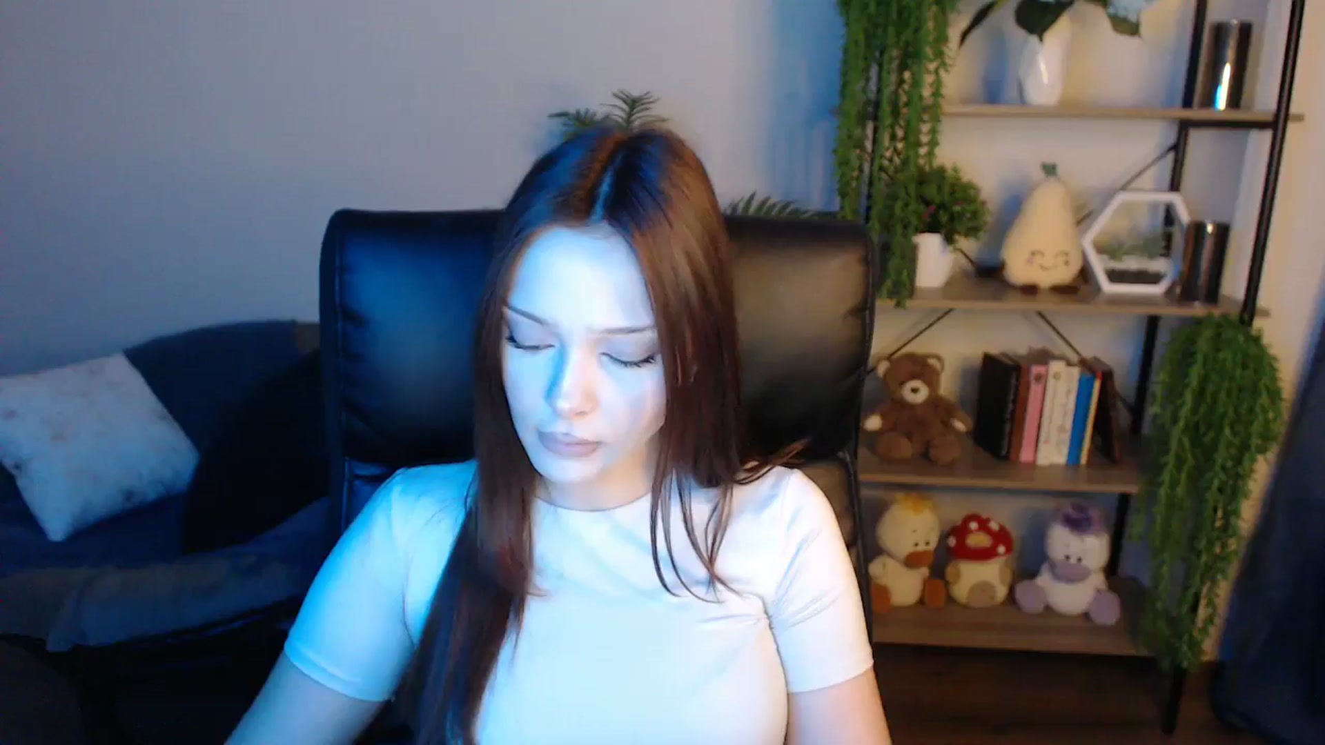 Gallery image thumbnail from KateManelli's myfreecams stream on, 04/15/2025, 08:54 image 13 of 20