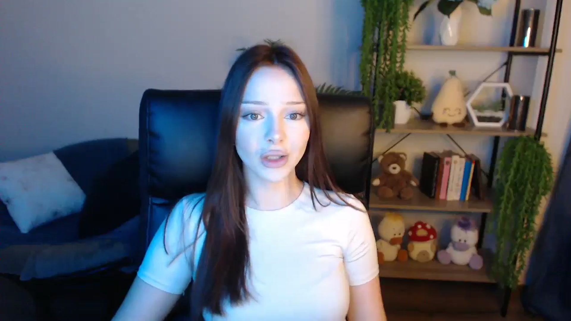Gallery image thumbnail from KateManelli's myfreecams stream on, 04/15/2025, 08:54 image 10 of 20