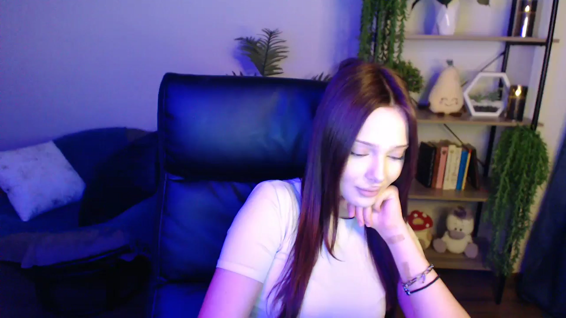 Gallery image thumbnail from KateManelli's myfreecams stream on, 04/15/2025, 11:10 image 17 of 20