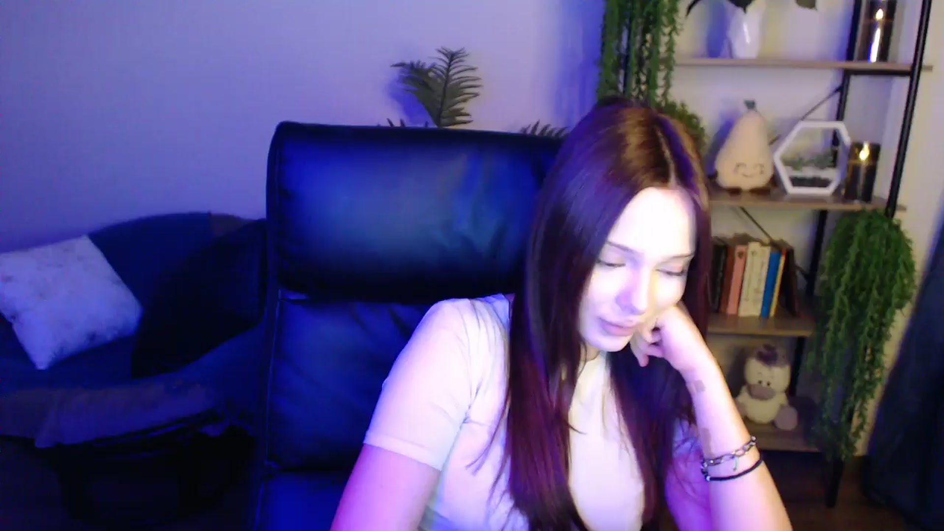 Gallery image thumbnail from KateManelli's myfreecams stream on, 04/15/2025, 11:10 image 16 of 20