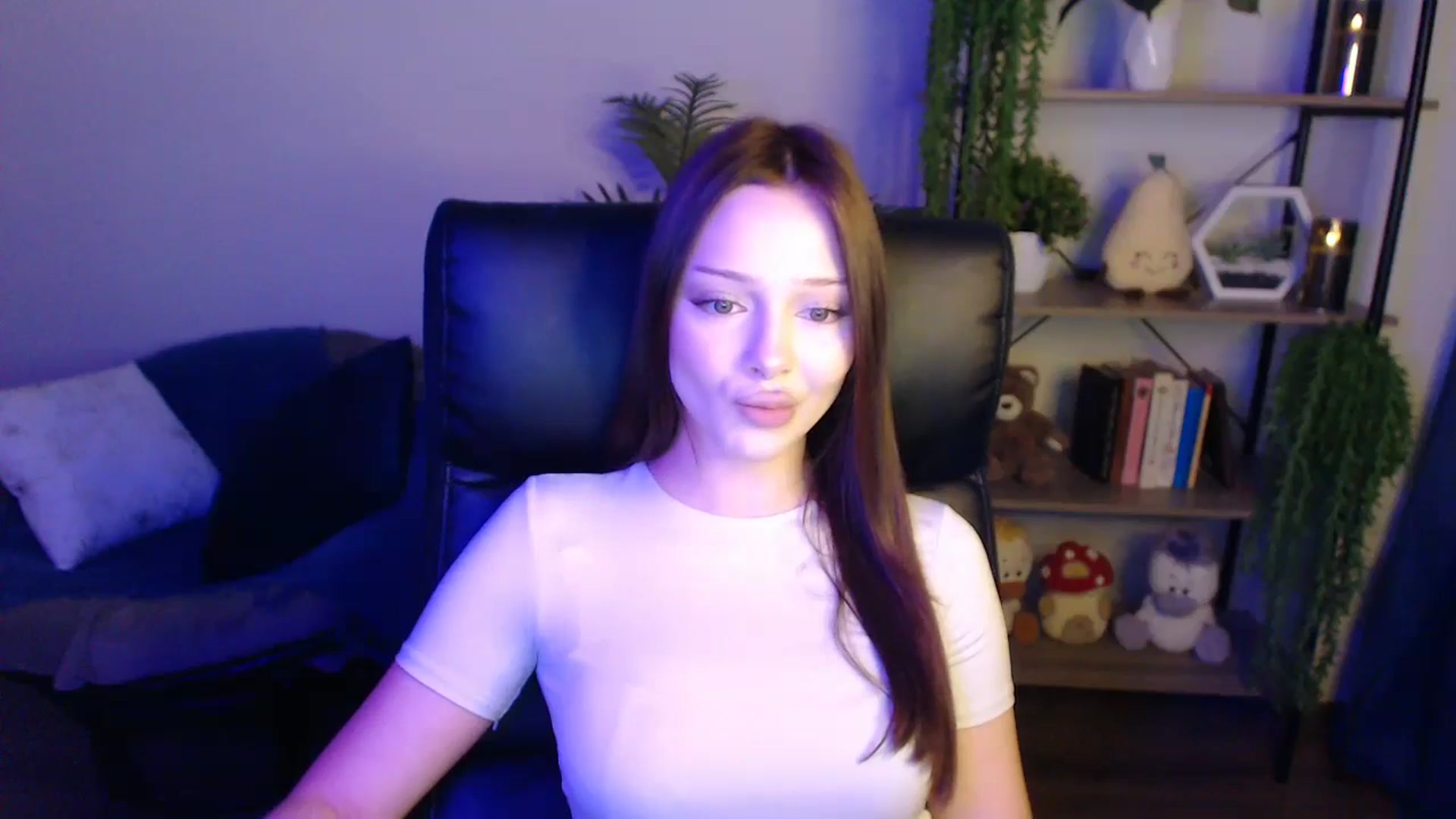Gallery image thumbnail from KateManelli's myfreecams stream on, 04/15/2025, 11:32 image 4 of 20