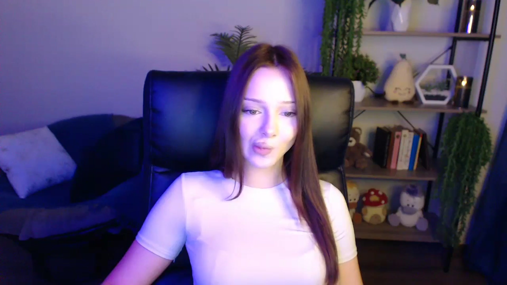 Gallery image thumbnail from KateManelli's myfreecams stream on, 04/15/2025, 11:32 image 13 of 20
