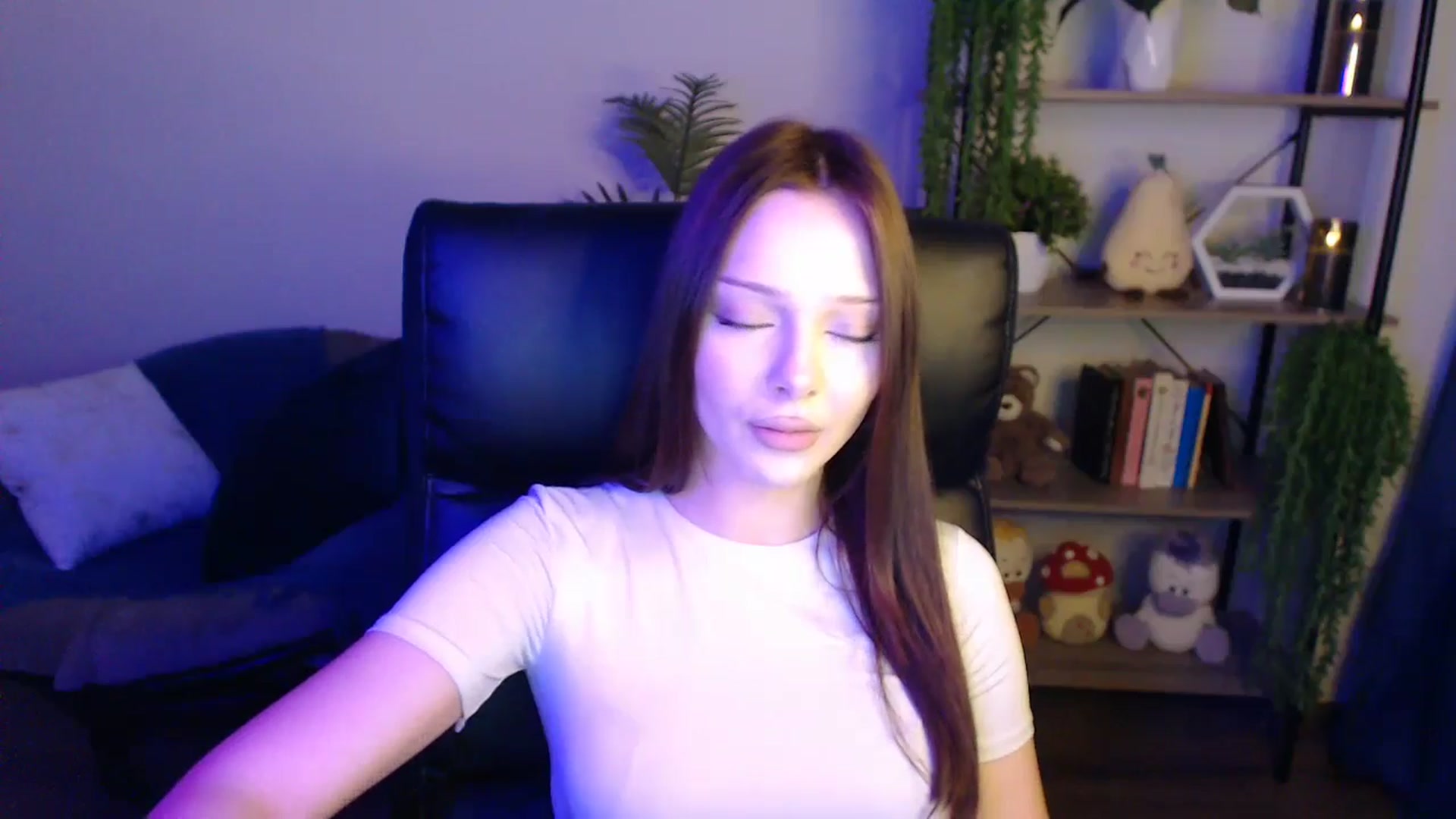 Gallery image thumbnail from KateManelli's myfreecams stream on, 04/15/2025, 11:32 image 5 of 20