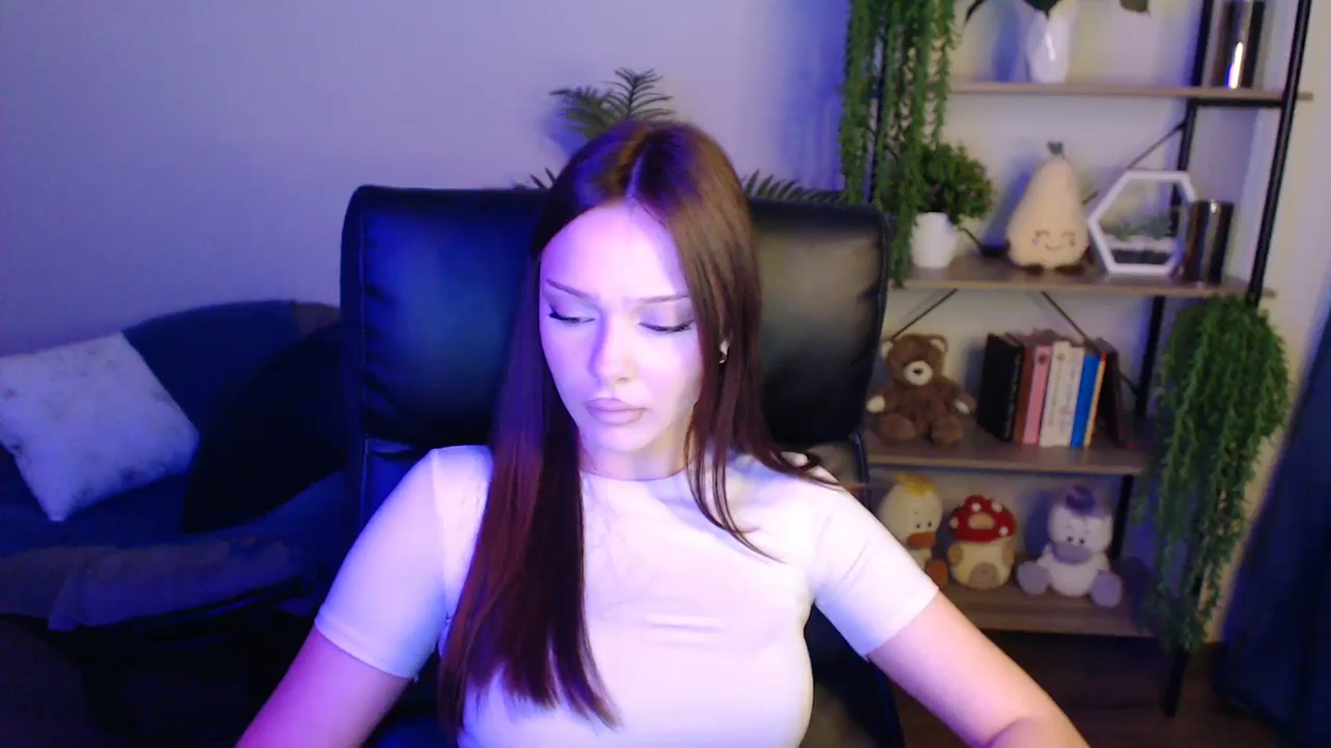 Gallery image thumbnail from KateManelli's myfreecams stream on, 04/15/2025, 13:56 image 15 of 20