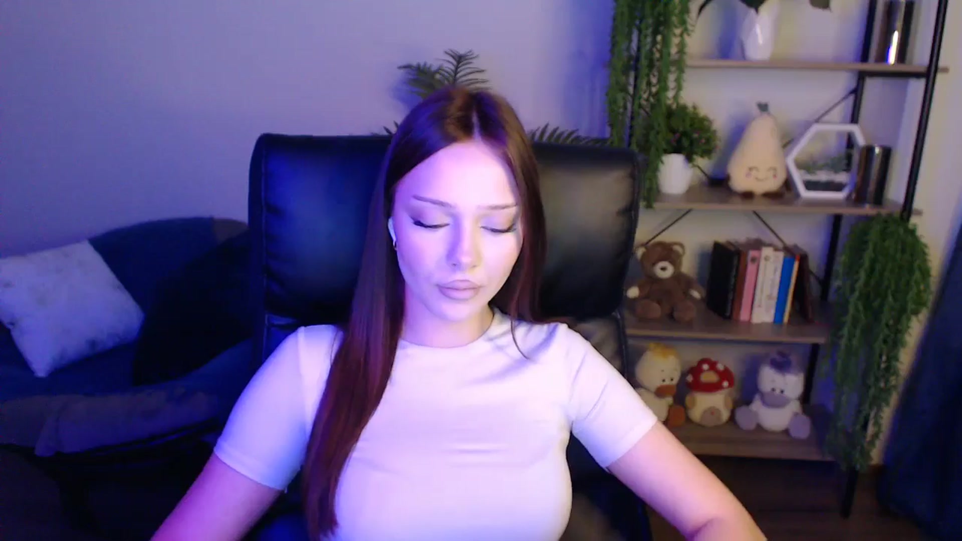 Gallery image thumbnail from KateManelli's myfreecams stream on, 04/15/2025, 13:56 image 18 of 20
