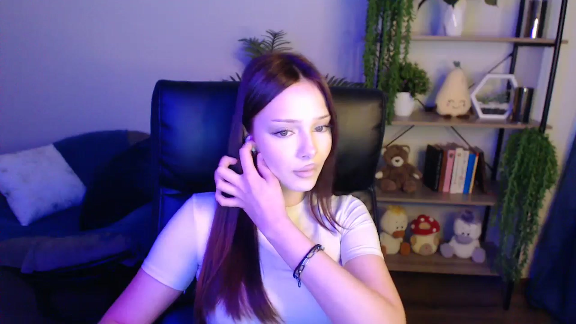Gallery image thumbnail from KateManelli's myfreecams stream on, 04/15/2025, 13:56 image 12 of 20