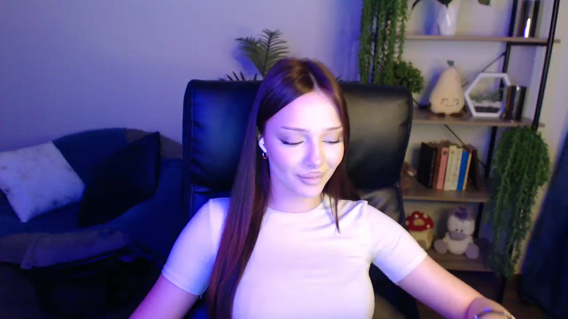 Gallery image thumbnail from KateManelli's myfreecams stream on, 04/15/2025, 13:56 image 5 of 20