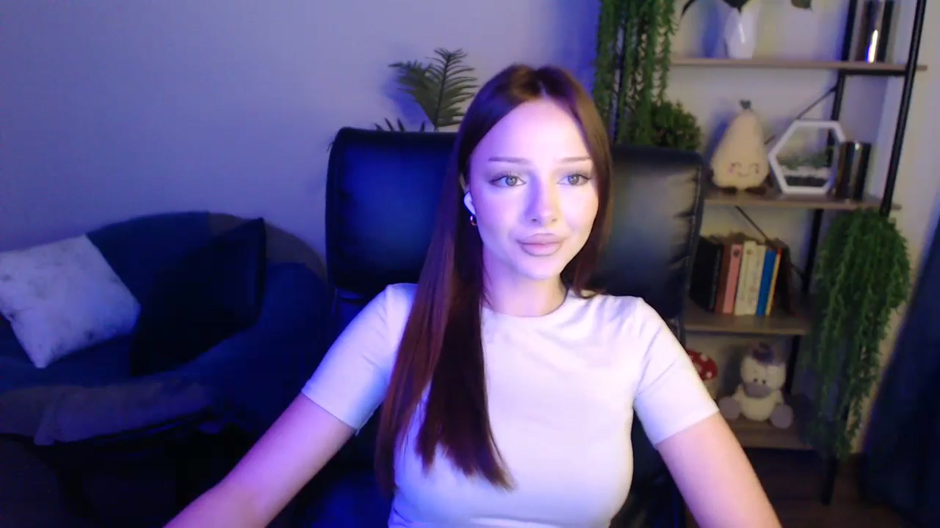 Gallery image thumbnail from KateManelli's myfreecams stream on, 04/15/2025, 13:56 image 9 of 20