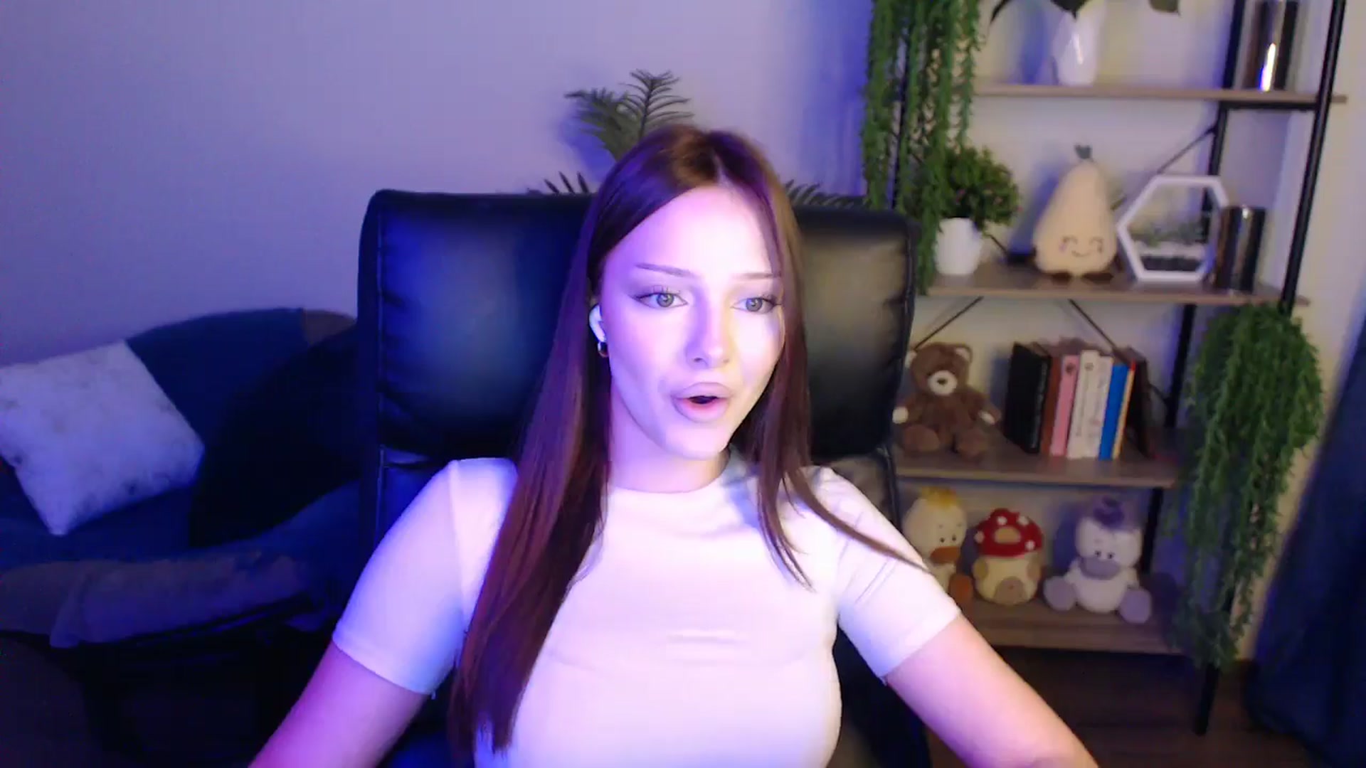 Gallery image thumbnail from KateManelli's myfreecams stream on, 04/15/2025, 13:56 image 17 of 20