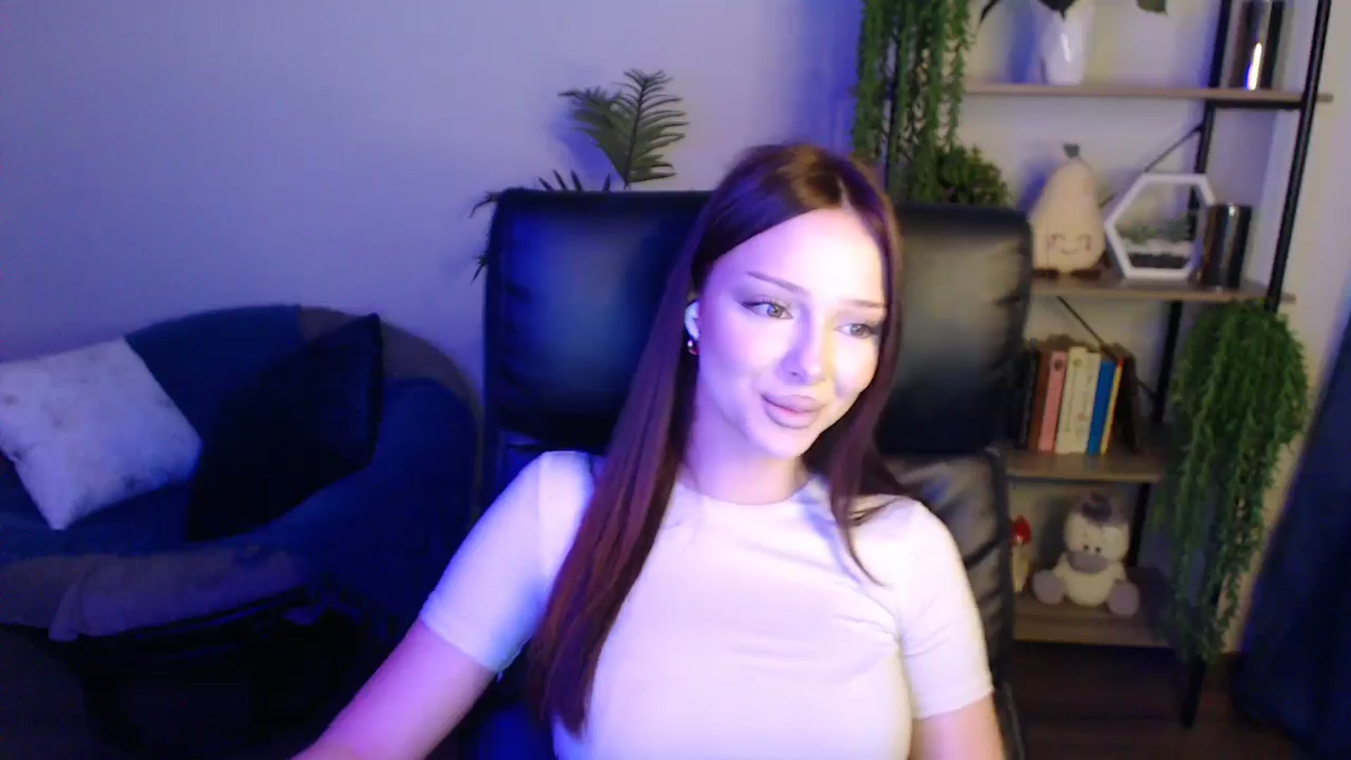 Gallery image thumbnail from KateManelli's myfreecams stream on, 04/15/2025, 13:56 image 8 of 20