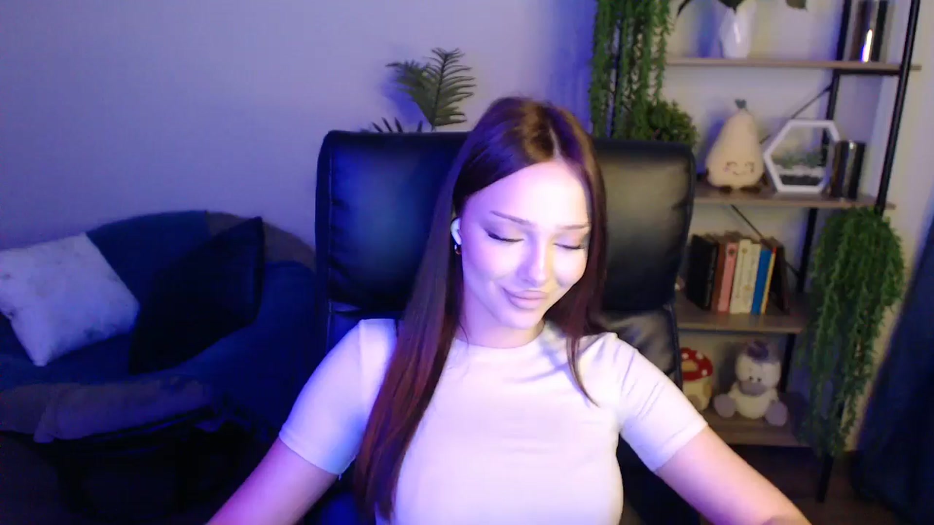Gallery image thumbnail from KateManelli's myfreecams stream on, 04/15/2025, 13:56 image 7 of 20