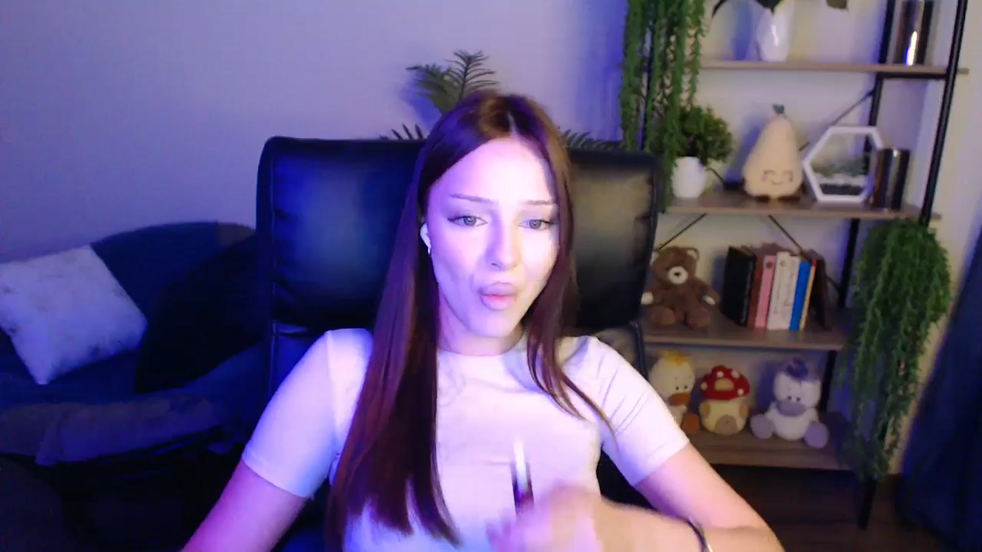 Gallery image thumbnail from KateManelli's myfreecams stream on, 04/15/2025, 13:56 image 16 of 20