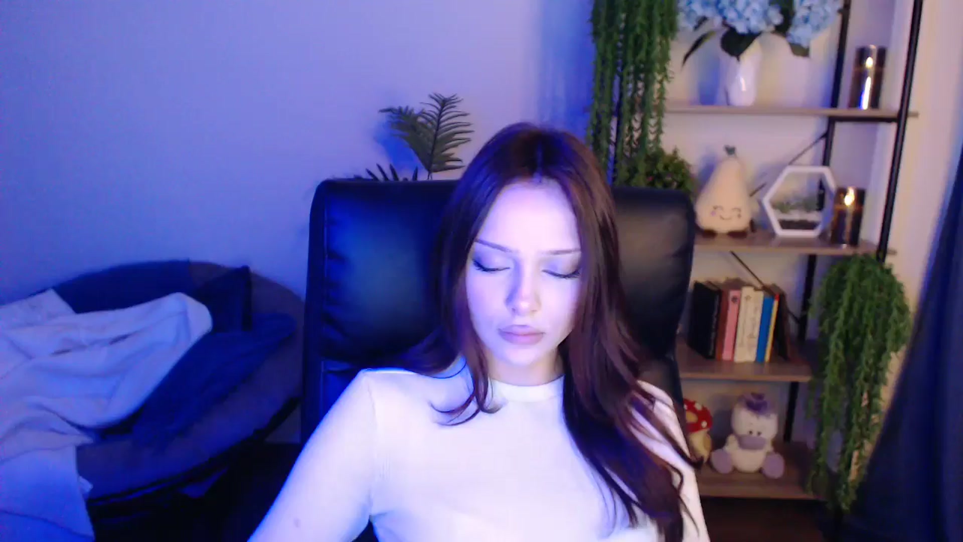 Gallery image thumbnail from KateManelli's myfreecams stream on, 04/18/2025, 10:00 image 6 of 20