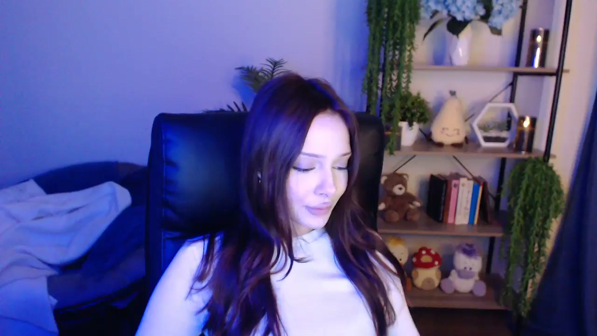 Gallery image thumbnail from KateManelli's myfreecams stream on, 04/18/2025, 10:00 image 14 of 20