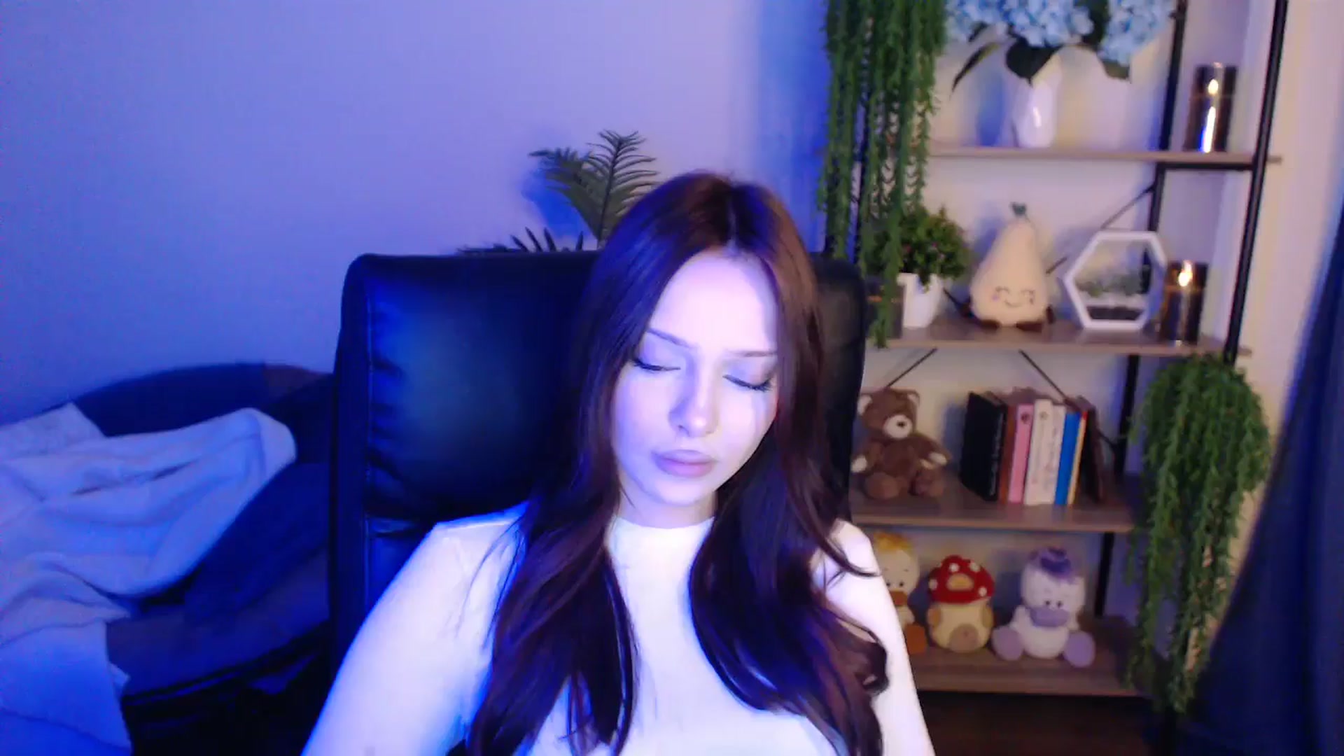 Gallery image thumbnail from KateManelli's myfreecams stream on, 04/18/2025, 10:00 image 20 of 20