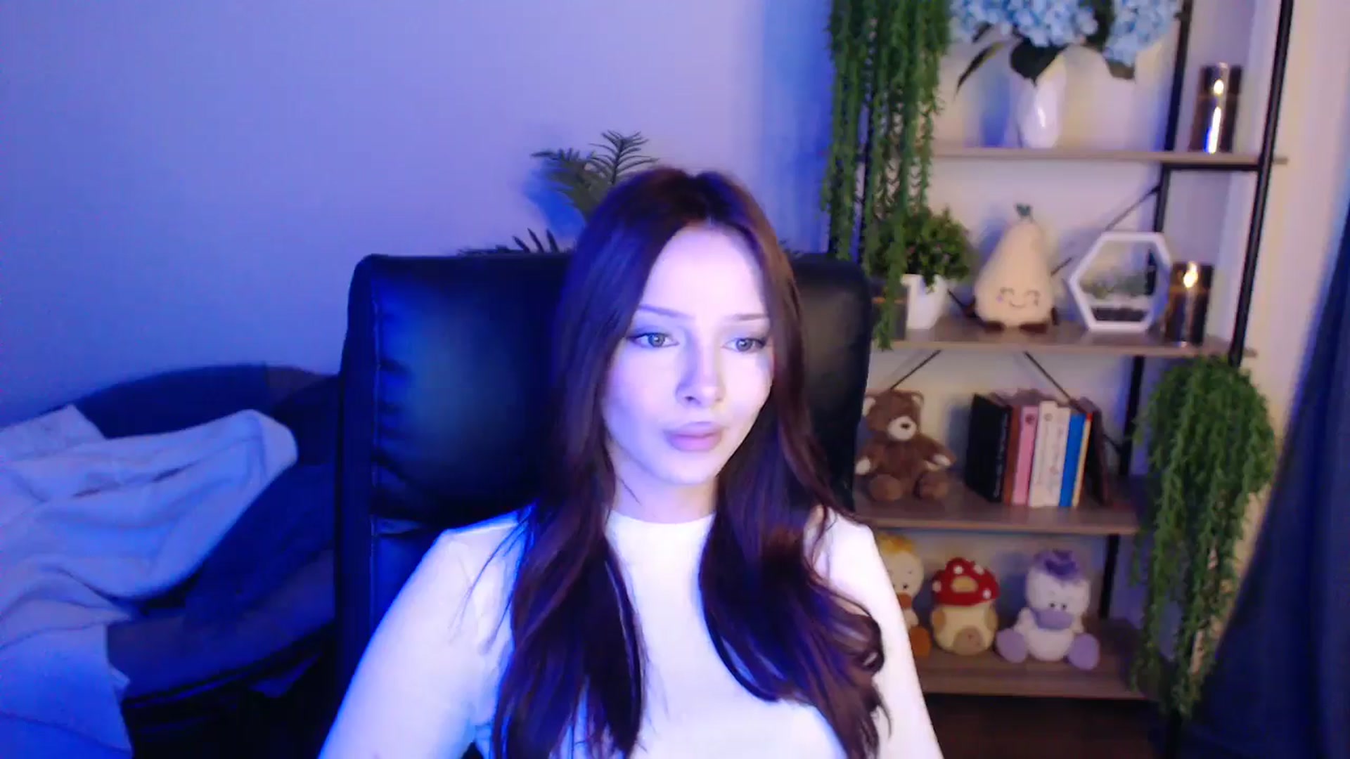 Gallery image thumbnail from KateManelli's myfreecams stream on, 04/18/2025, 10:00 image 18 of 20