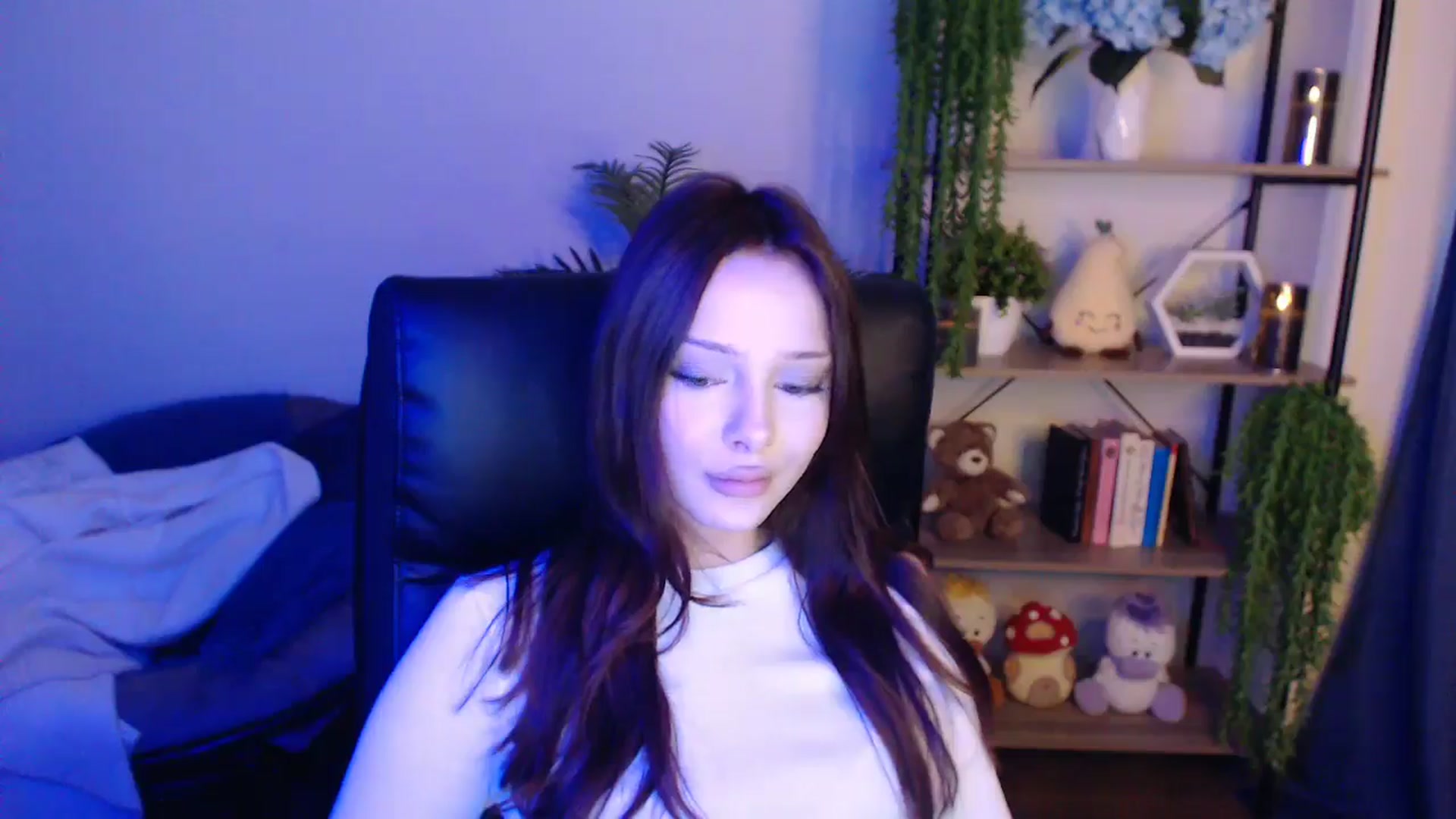 Gallery image thumbnail from KateManelli's myfreecams stream on, 04/18/2025, 10:00 image 15 of 20