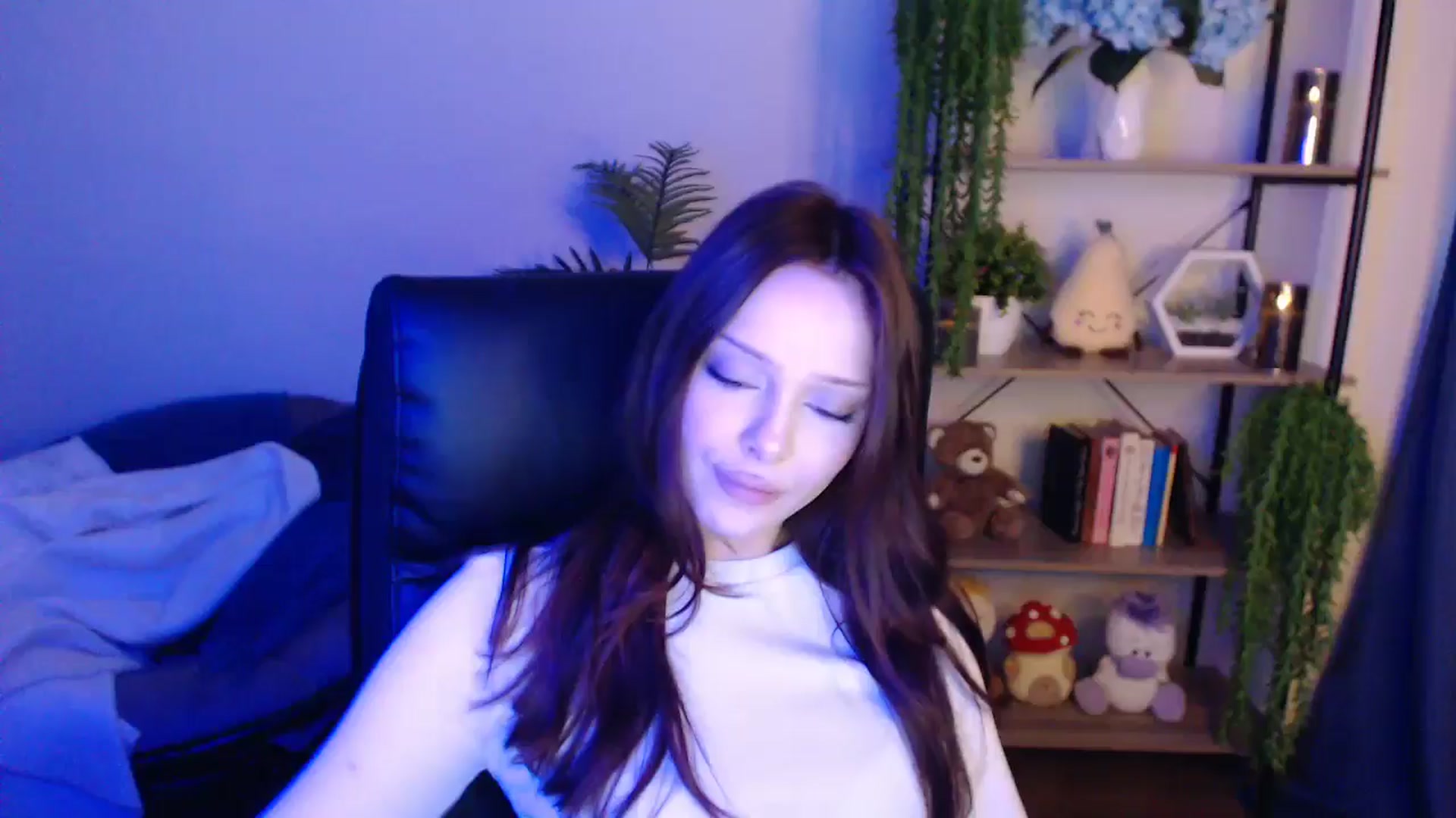 Gallery image thumbnail from KateManelli's myfreecams stream on, 04/18/2025, 10:00 image 13 of 20