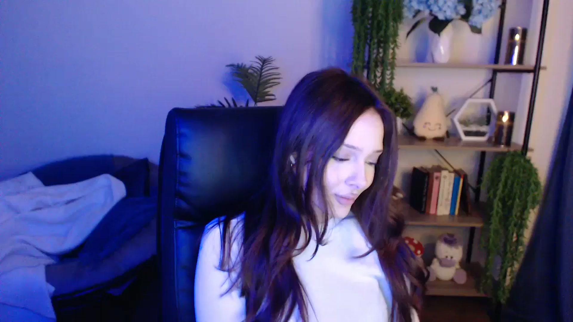 Gallery image thumbnail from KateManelli's myfreecams stream on, 04/18/2025, 10:00 image 12 of 20
