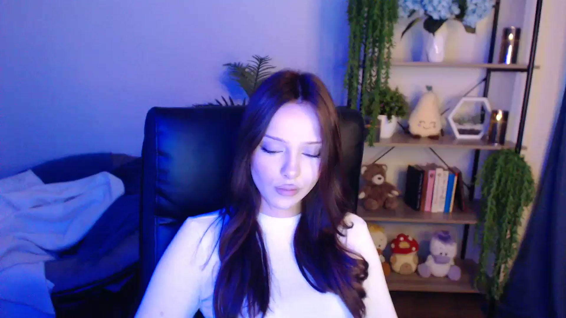 Gallery image thumbnail from KateManelli's myfreecams stream on, 04/18/2025, 10:00 image 17 of 20