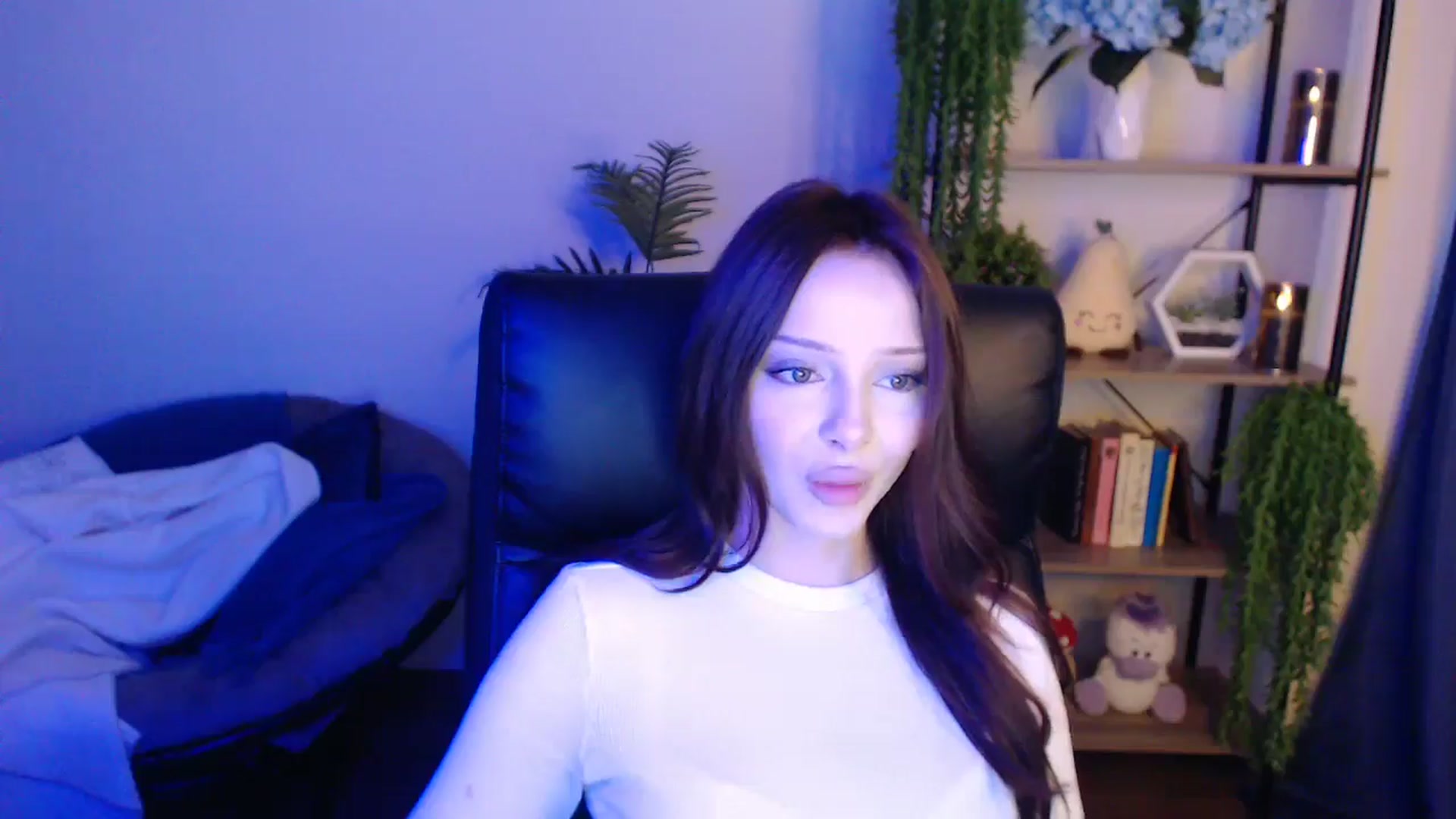 Gallery image thumbnail from KateManelli's myfreecams stream on, 04/18/2025, 10:00 image 3 of 20