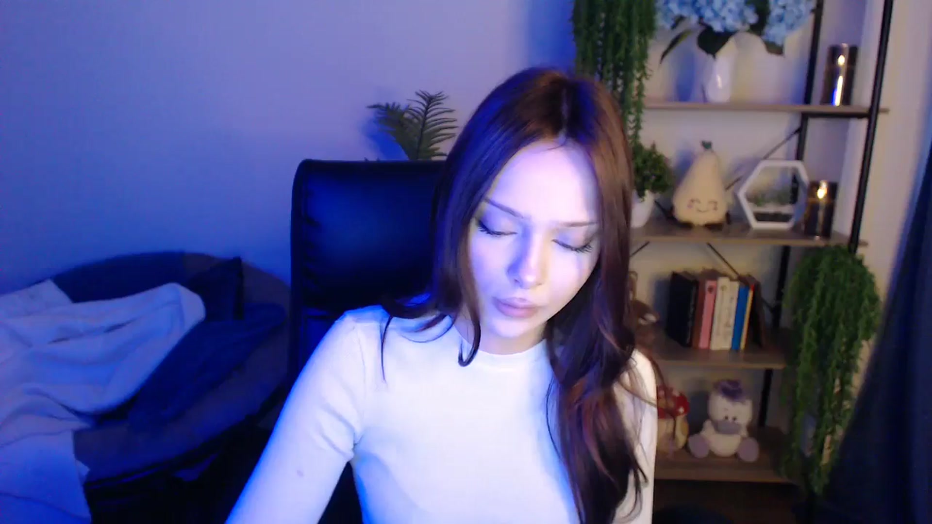 Gallery image thumbnail from KateManelli's myfreecams stream on, 04/18/2025, 10:25 image 8 of 20