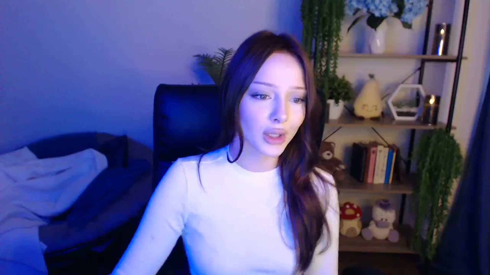 Gallery image thumbnail from KateManelli's myfreecams stream on, 04/18/2025, 10:25 image 17 of 20