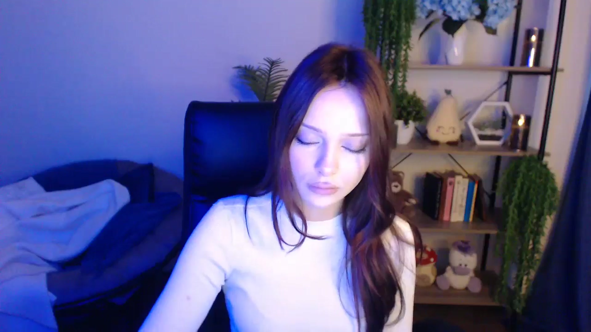 Gallery image thumbnail from KateManelli's myfreecams stream on, 04/18/2025, 10:25 image 16 of 20