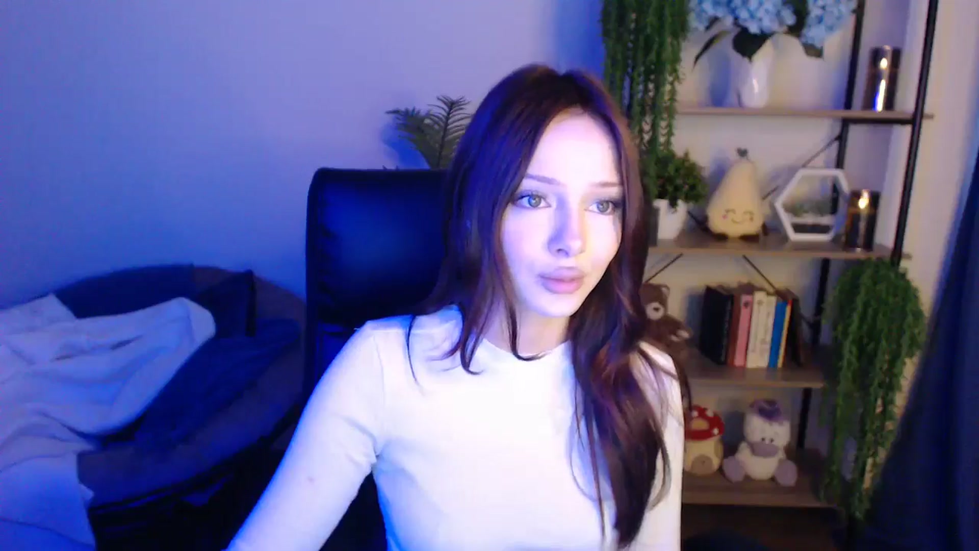 Gallery image thumbnail from KateManelli's myfreecams stream on, 04/18/2025, 10:25 image 15 of 20