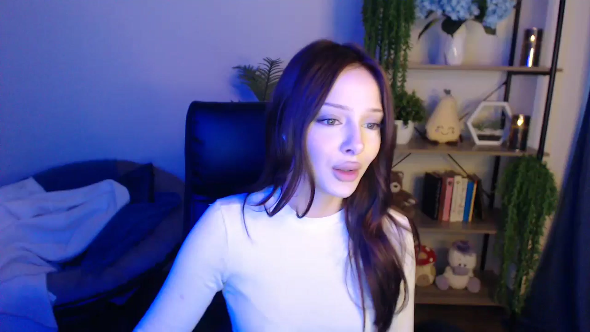 Gallery image thumbnail from KateManelli's myfreecams stream on, 04/18/2025, 10:25 image 14 of 20