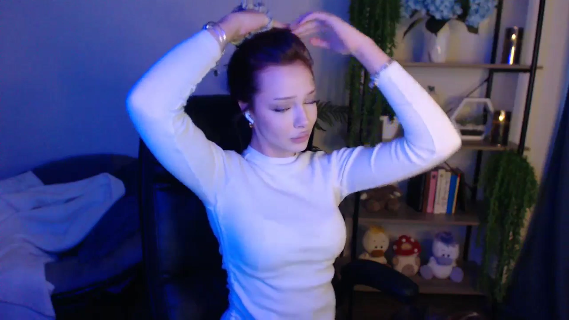 Gallery image thumbnail from KateManelli's myfreecams stream on, 04/18/2025, 10:25 image 19 of 20