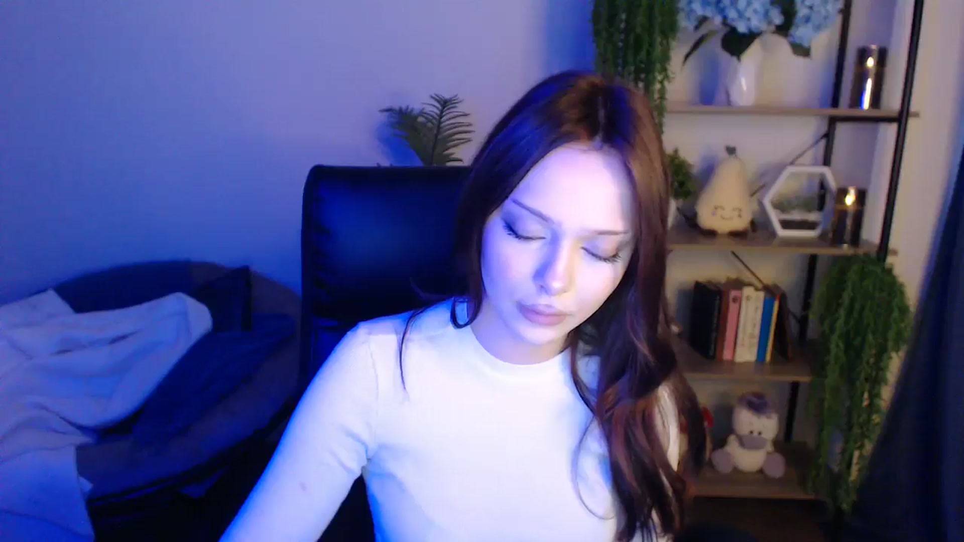 Gallery image thumbnail from KateManelli's myfreecams stream on, 04/18/2025, 10:25 image 12 of 20