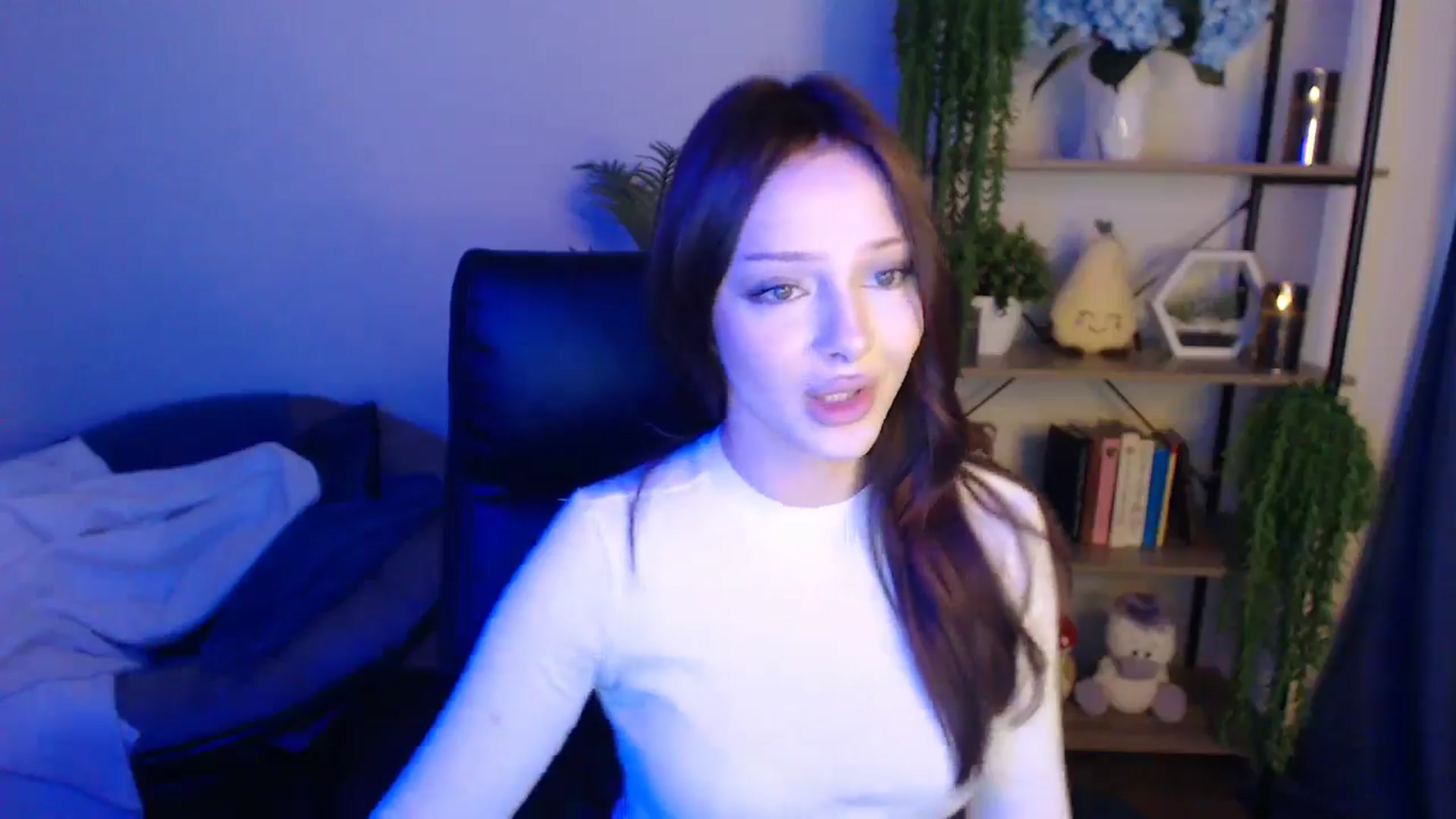 Gallery image thumbnail from KateManelli's myfreecams stream on, 04/18/2025, 10:25 image 4 of 20