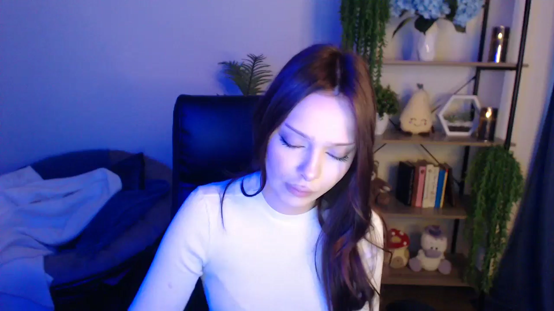 Gallery image thumbnail from KateManelli's myfreecams stream on, 04/18/2025, 10:25 image 9 of 20